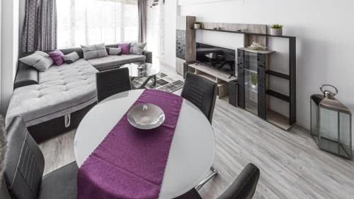 Shiligarnika Apartment | NEXT TO GONDOLA. Cosy & Elegant 2 Bedroom apartment in Neon Complex