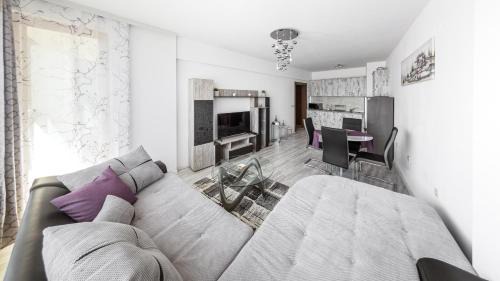 Shiligarnika Apartment | NEXT TO GONDOLA. Cosy & Elegant 2 Bedroom apartment in Neon Complex