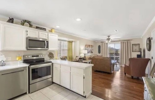 Indian Point Condo | Next to SDC & Table Rock Lake. 2 Beds 2 Baths. 20ft Patio. Full Size Kitchen.