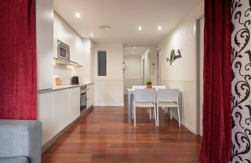 La Sagrada Familia Apartment | Next to the Sagrada Família with terrace and shared swimming pool and privileged views.