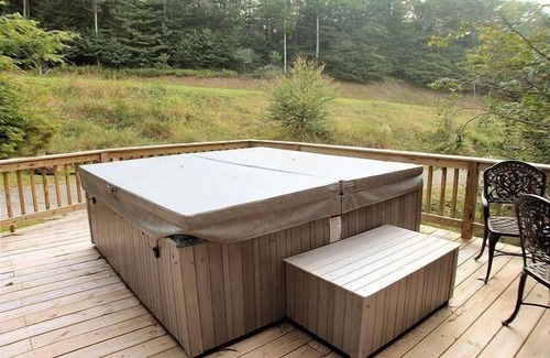 Northface House | NF31-North Face Retreat! Fire Pit! Hot tub! A/C