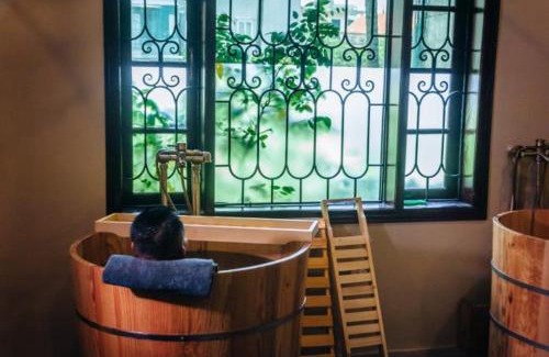 Cong Vi Other | Ngải Spa, Body, Foot Massage