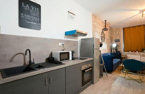 Roubaix House | NG SuiteHome - Lille I Roubaix Barbieux I Saint roch - Maison 4 chambres - Balnéo - Arcade de jeux - Netflix - Wifi - Cuisine équipée - Lave linge