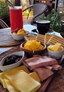 Hanga Roa Bed & Breakfast | Ngahu alojamiento y desayuno con vista al mar en Rapa Nui