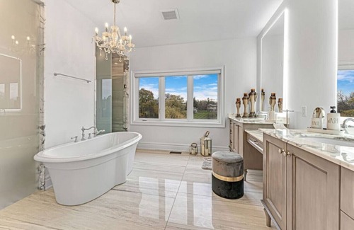 King City House | NGTA - 49 Lavender Valley Rd (4B) · Luxurious Home in King City w/ High End Furnishing