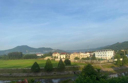 Ba To Hotel | Nhà nghỉ Hoàng Gia