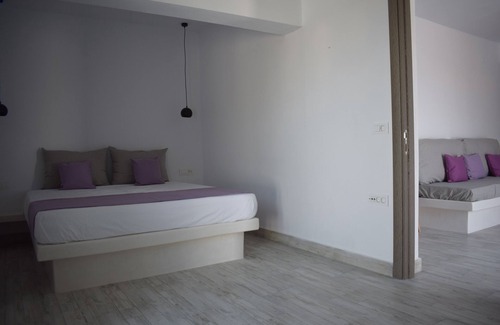 Kamari Apartment | Niabelo Villa 1 private apartment in Santorini