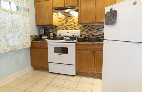 Downtown Niagara Falls Apartment | ♥Niagara Falls State Park 6 minutes away!♥☆Spacious 2 br ENTIRE Apartment!☆