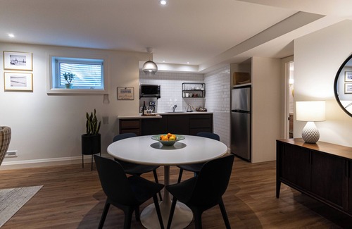 St. Catharines Bed & Breakfast | Niagara Getaway up to 4 with Breakfast!