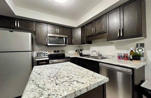 Thorold House | Niagara Getaway n4bdrm, 4bths. 18 min to Falls.n'Isla Paraiso Verde'