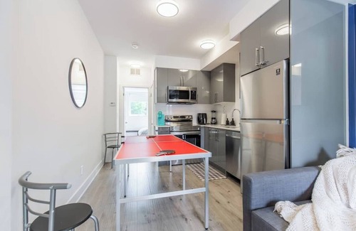 Niagara Falls House | Niagara Luxe Suite, 4min to Falls W/Fireplace, Ping Pong
