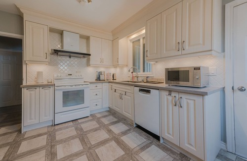 Niagara Falls House | Niagara River&Glenview Home-15MinsWalkToFalls(CAN)