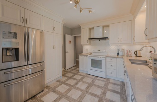 Niagara Falls House | Niagara River&Glenview Home-15MinsWalkToFalls(CAN)