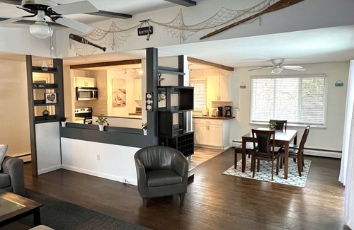 Waterford House | Niantic Bay & Play House