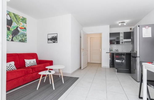 Gambetta Apartment | Nice 2 room apartment with air conditioning, terrace, free parking lift.