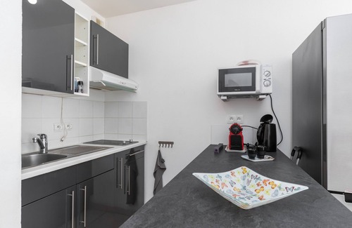 Gambetta Apartment | Nice 2 room apartment with air conditioning, terrace, free parking lift.