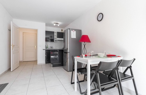 Gambetta Apartment | Nice 2 room apartment with air conditioning, terrace, free parking lift.