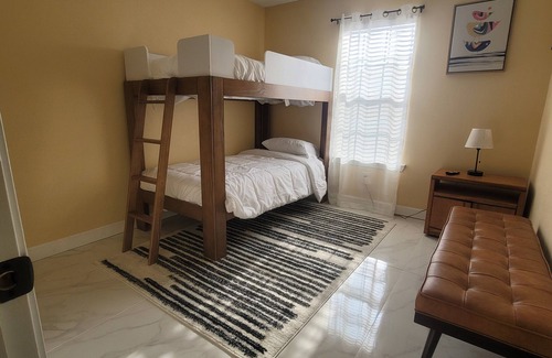 Raleigh House | Nice 3 bedroom home with easy access to the highway restaurants and attractions