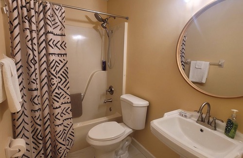 Raleigh House | Nice 3 bedroom home with easy access to the highway restaurants and attractions