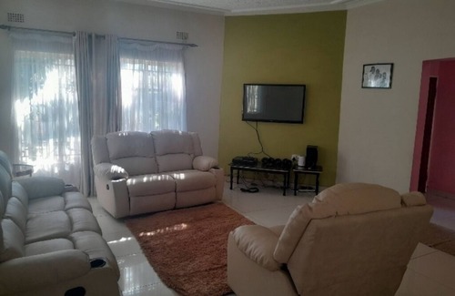 Lusaka Apartment | Nice 3-bedroom house with WiFi, AC spacious surroundings close to shops & Mall