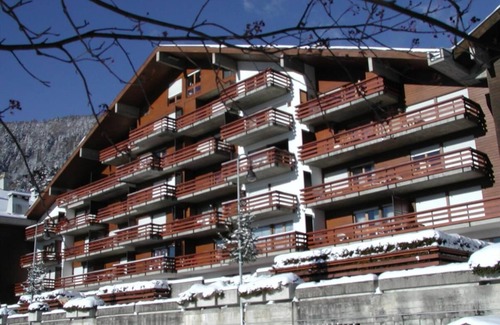 Anzere Apartment | Nice 3 rooms appartment with wifi in Anzère center.Pleasant living room with TV, chimney and terrace