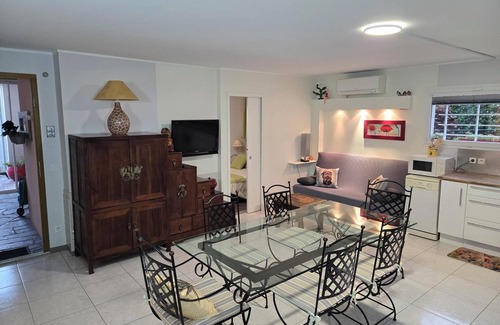 Sete Apartment | Nice 58-m² 2-bedroom apartment: close to sea, ground floor of a luxurious villa