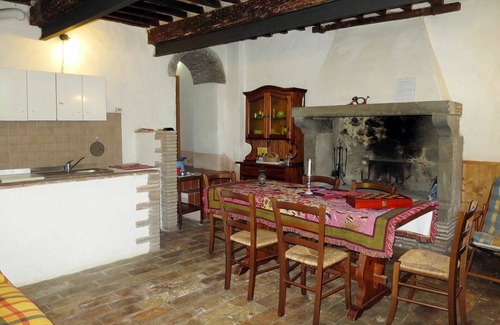 Bagnoregio Villa | Nice apartment in villa for 4 guests with WIFI, pool and patio