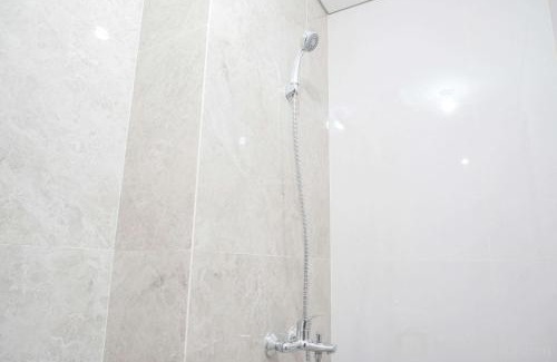 Depok Apartment | Nice and Elegant Studio at Transpark Cibubur Apartment By Travellio