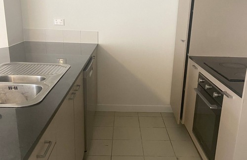Mount Albert Apartment | Nice and tidy 3 bedrooms apartment, free parking, Close to mall, bus, Eden Park
