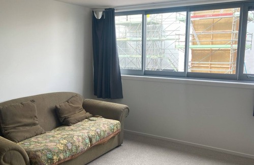 Mount Albert Apartment | Nice and tidy 3 bedrooms apartment, free parking, Close to mall, bus, Eden Park