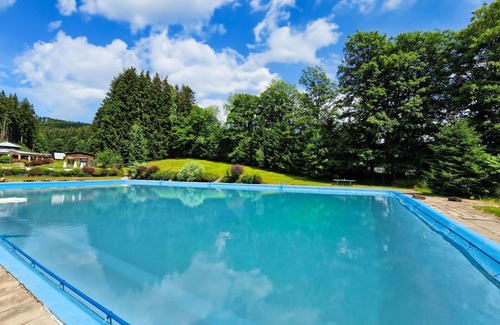 Mlade Buky Apartment | Nice apartment for 2 guests with WIFI, pool, A/C, TV, patio and pets allowed