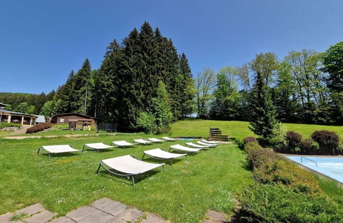 Mlade Buky Apartment | Nice apartment for 2 guests with WIFI, pool, A/C, TV, patio and pets allowed