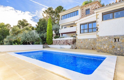 Oropesa del Mar Villa | Nice apartment in villa for 3 guests with A/C, WIFI, pool, TV and terrace