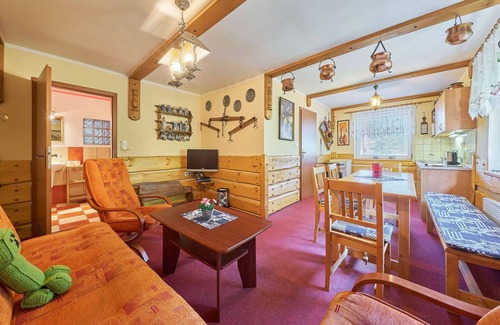Starkov Villa | Nice apartment in villa for 6 guests with pool, WIFI, TV, patio and pets allowed