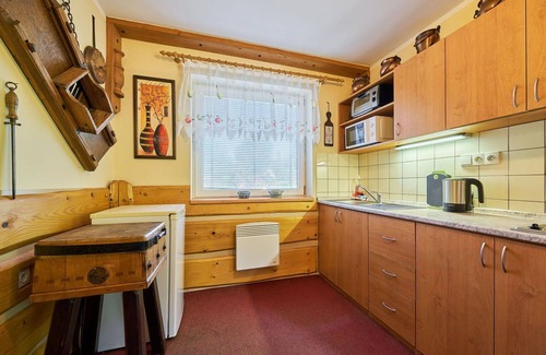 Starkov Villa | Nice apartment in villa for 6 guests with pool, WIFI, TV, patio and pets allowed