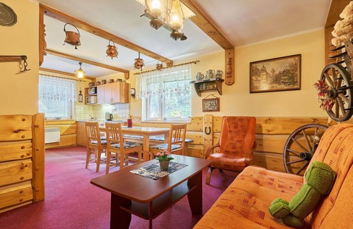 Starkov Villa | Nice apartment in villa for 6 guests with pool, WIFI, TV, patio and pets allowed