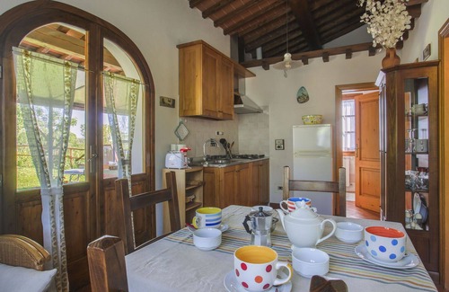 Castelfranco di Sopra Villa | Nice apartment in villa for 4 guests with pool, WIFI, terrace, pets allowed and parking
