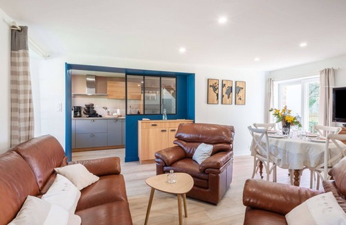 Creances Villa | Nice apartment in villa for 4 guests with WIFI, TV, terrace and pets allowed