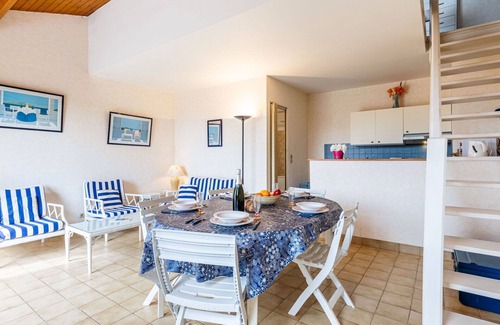 Saint-Palais-sur-Mer Apartment | Nice apartment for 5 people with WIFI, TV and balcony