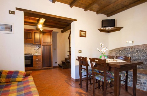 Fabbriche di Vallico Villa | Nice apartment in villa for 6 guests with pool, WIFI, TV, patio, pets allowed and parking