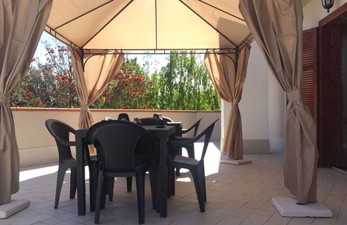 Roseto degli Abruzzi Villa | Nice apartment in villa for 2 guests with A/C, WIFI, TV and patio
