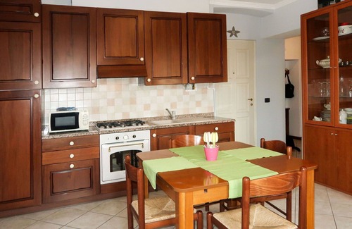 Intra Apartment | Nice apartment for 4 guests with WIFI, TV, pets allowed and parking