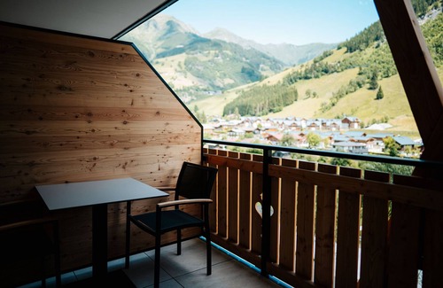 Rauris Apartment | Nice apartment with balcony, right on the skislope