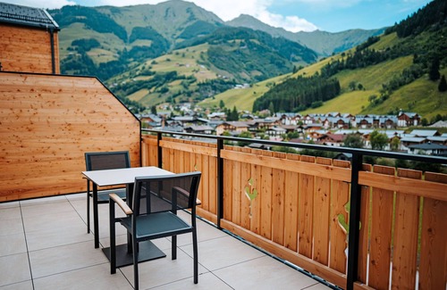 Rauris Apartment | Nice apartment with balcony, right on the skislope