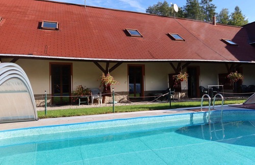 Desna Apartment | Nice apartment for 4 people with pool, WIFI, TV, patio and parking