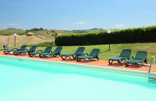 Ponte di Gabbiano Villa | Nice apartment in villa for 8 guests with pool, WIFI, TV, pets allowed and parking, close to Siena
