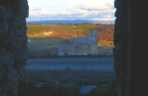 Colle di Val d'Elsa Villa | Nice apartment in villa with WIFI, pool, A/C, TV, patio and panoramic view, close to San Gimignano