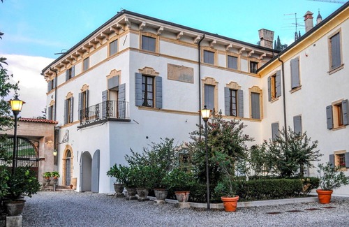 Colognola ai Colli Apartment | Nice apartment for 8 people with WIFI, A/C, pool and TV, close to Verona