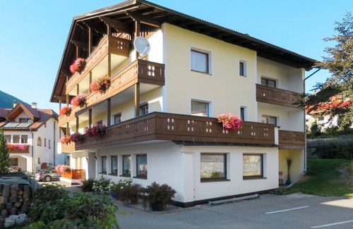 St. Valentin auf der Haide Apartment | Nice apartment for 6 guests with WIFI, TV, balcony, pets allowed and parking