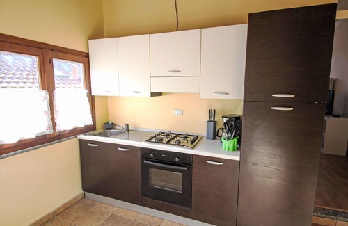 Porto Valtravaglia Apartment | Nice apartment for 4 guests with TV and pets allowed